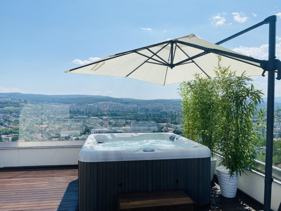 Penthouse de inchiriat cu jacuzzi, 90 mp si 80 mp terasa, zona Gruia