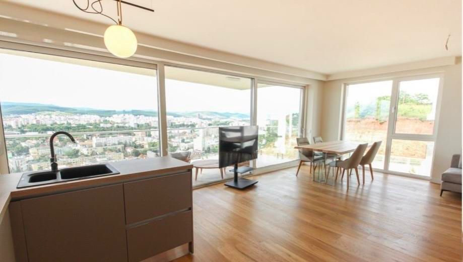 Penthouse de inchiriat cu jacuzzi, 90 mp si 80 mp terasa, zona Gruia