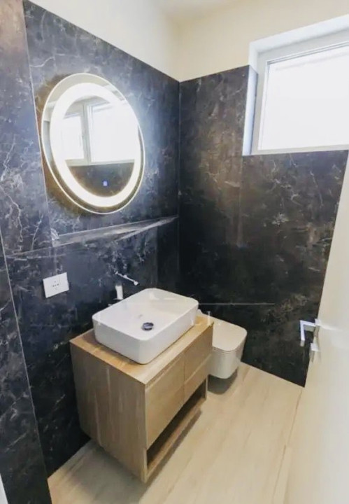 Penthouse de inchiriat cu jacuzzi, 90 mp si 80 mp terasa, zona Gruia