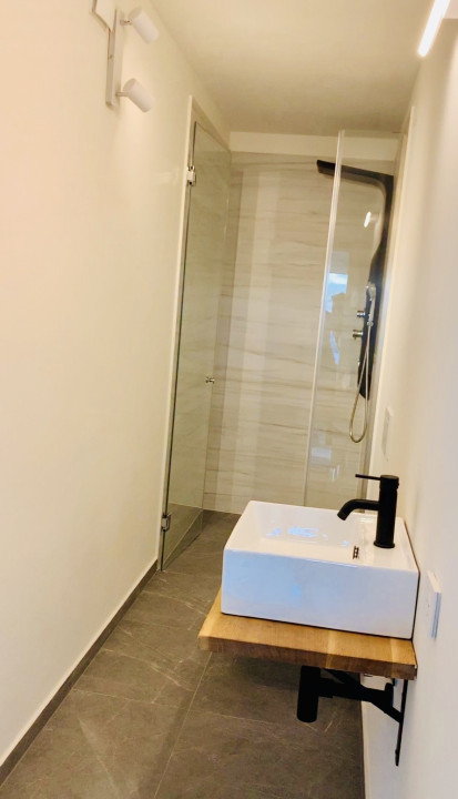 Penthouse de inchiriat cu jacuzzi, 90 mp si 80 mp terasa, zona Gruia