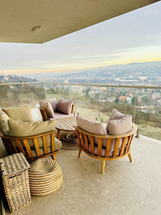 Penthouse de inchiriat cu jacuzzi, 90 mp si 80 mp terasa, zona Gruia