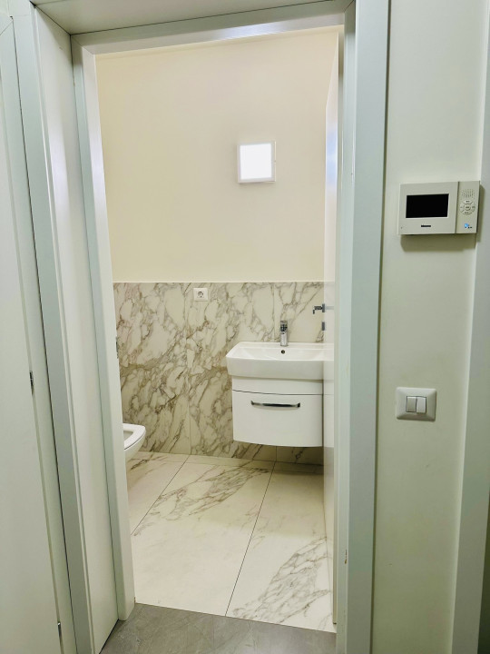 Penthouse de inchiriat cu jacuzzi, 90 mp si 80 mp terasa, zona Gruia