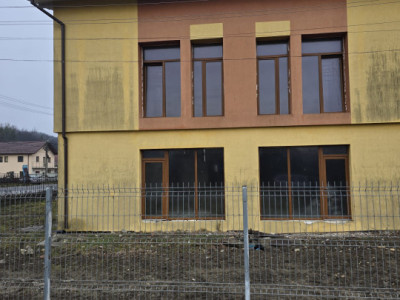 Hotel cu restaurant ,42 camere, teren 5000 mp