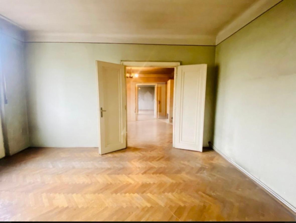 Apartament 3 camere, 108 mp utili, 2 băi, balcon, etajul 1, zona Centrală