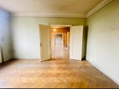 Apartament 3 camere, 108 mp utili, 2 băi, balcon, etajul 1, zona Centrală