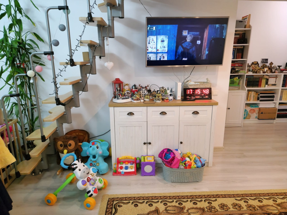 Apartament 3 camere, pe doua nivele, mobilat, parcare, zona Cetatii