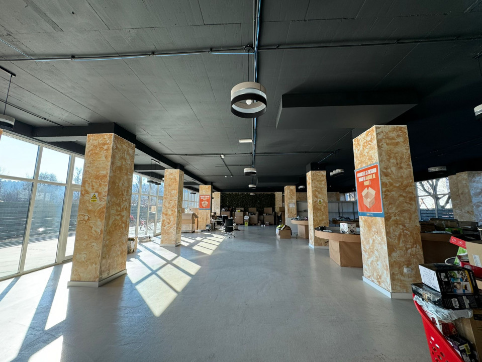 Spațiu comercial cu vitrină, 300 mp utili, zona Dâmbul Rotund