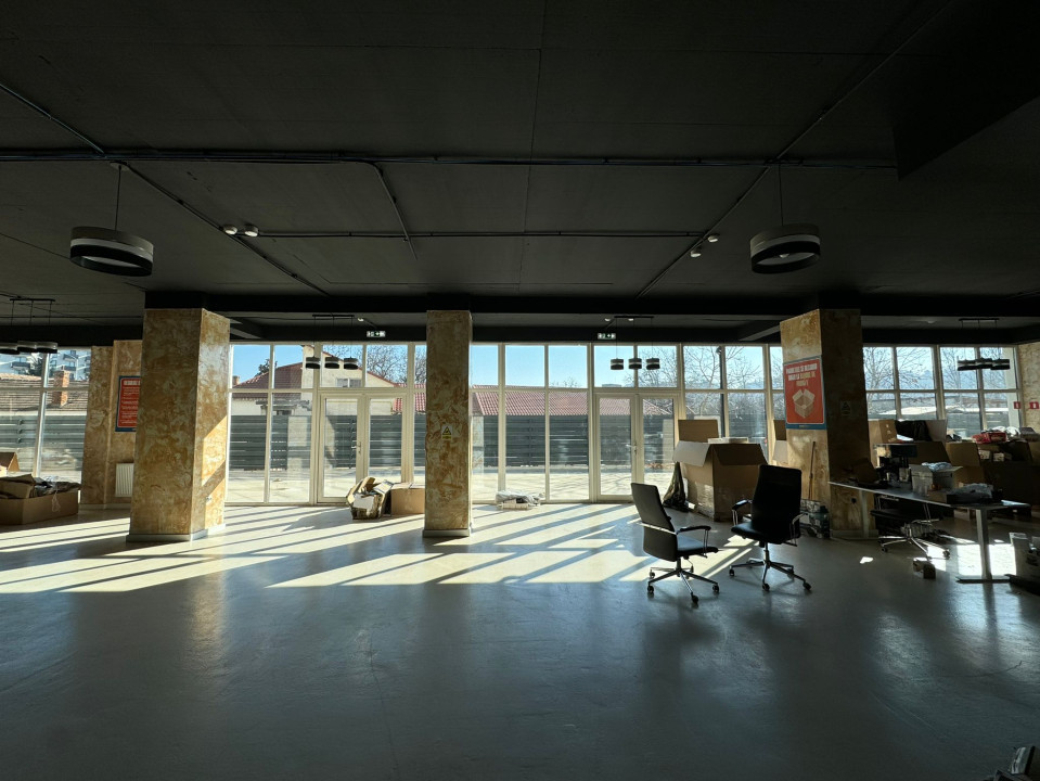 Spațiu comercial cu vitrină, 300 mp utili, zona Dâmbul Rotund