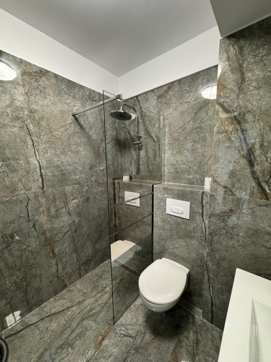 Apartament de o camera, 37 mp, Mobilat, Parcare subterana, Zona Terra