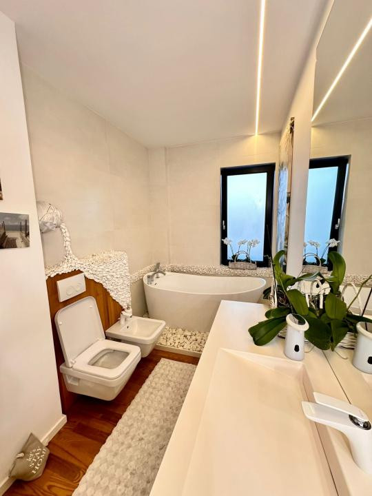 Apartament tip Penthouse,200 mp utili,Terasa,Ultramodern,Zona Buna Ziua