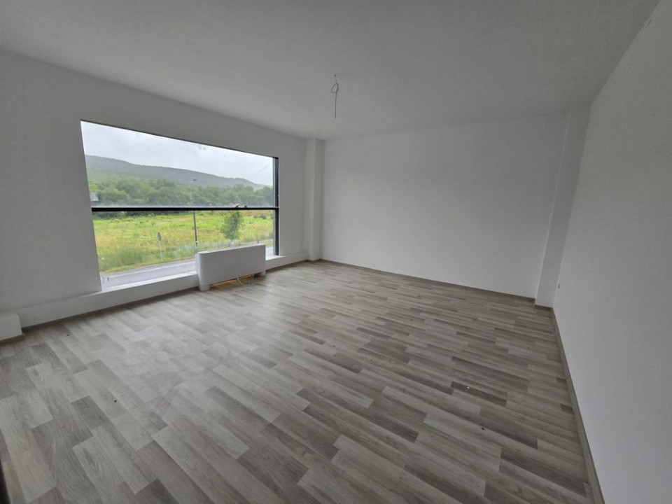 Hală/spațiu comercial, 1200 mp utili, 1600 mp teren liber, zona Baciu, Cluj