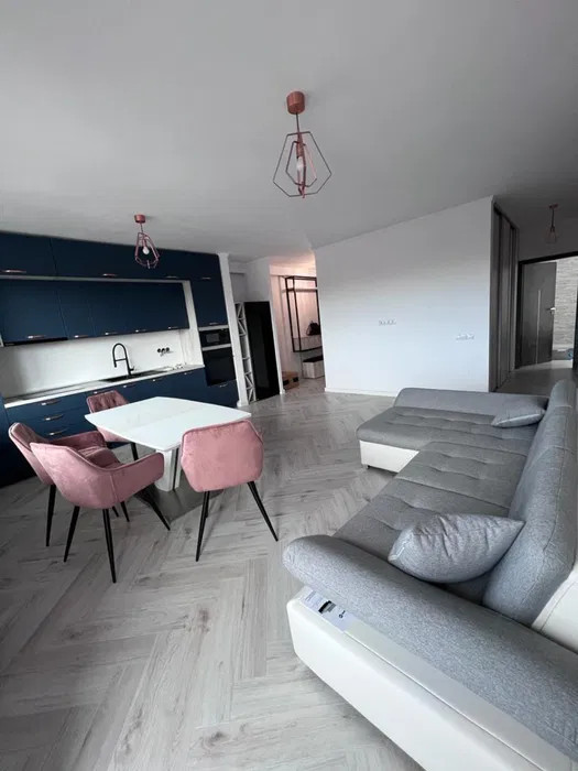 Apartament cu 4 camere, 84 mp, parcare, zona Sub Cetate