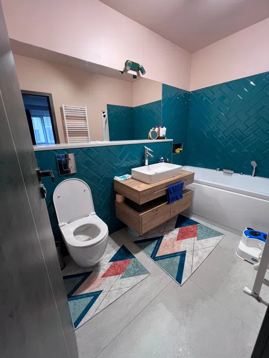 Apartament cu 4 camere, 84 mp, parcare, zona Sub Cetate