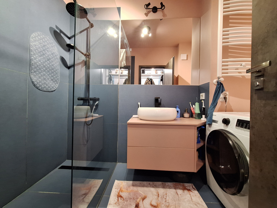 Apartament cu 4 camere, 84 mp, parcare, zona Sub Cetate