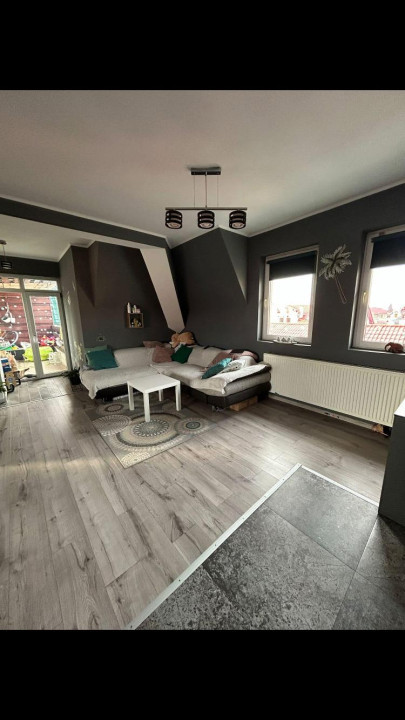 Apartament cu 3 camere si scara interioara+ parcare inclusa