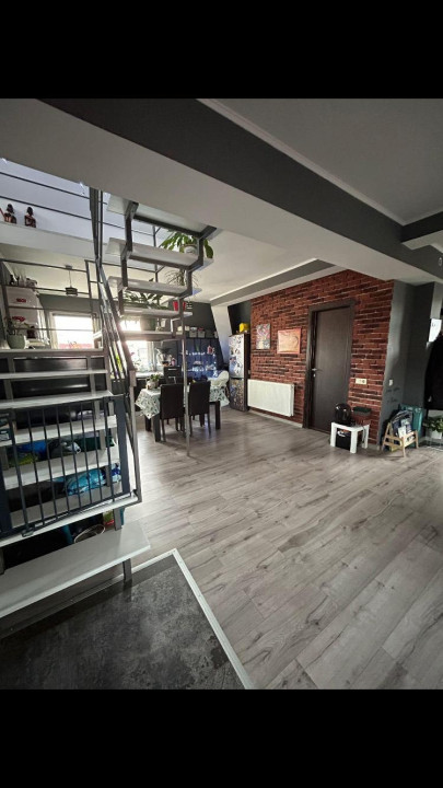 Apartament cu 3 camere si scara interioara+ parcare inclusa