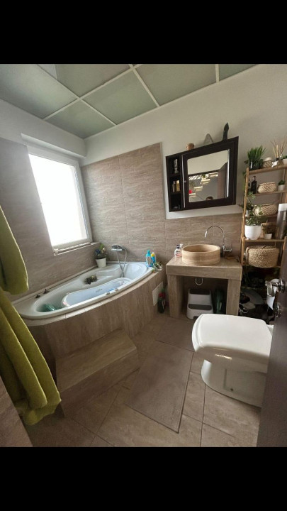 Apartament cu 3 camere si scara interioara+ parcare inclusa