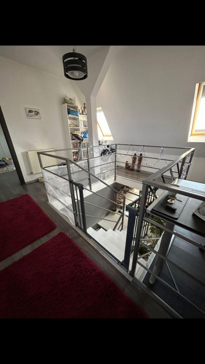 Apartament cu 3 camere si scara interioara+ parcare inclusa