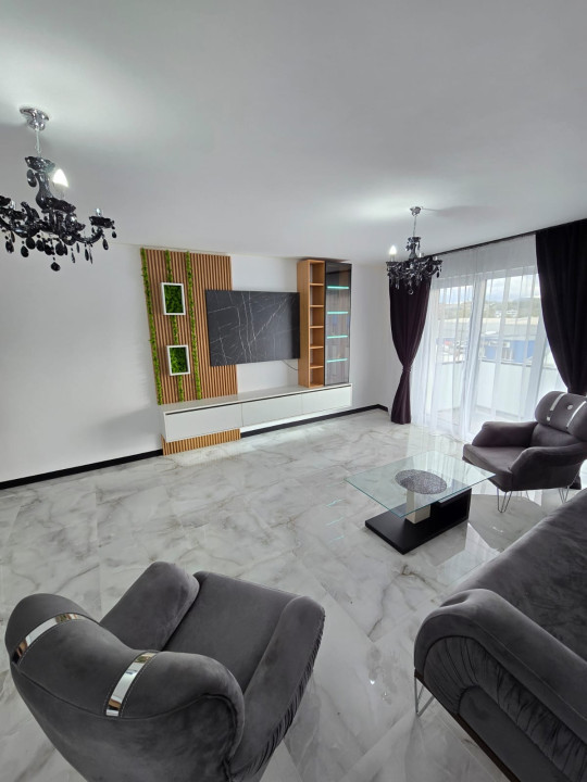 Apartament cu 3 camere decomandate