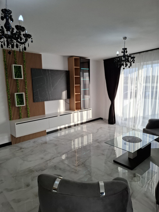 Apartament cu 3 camere decomandate