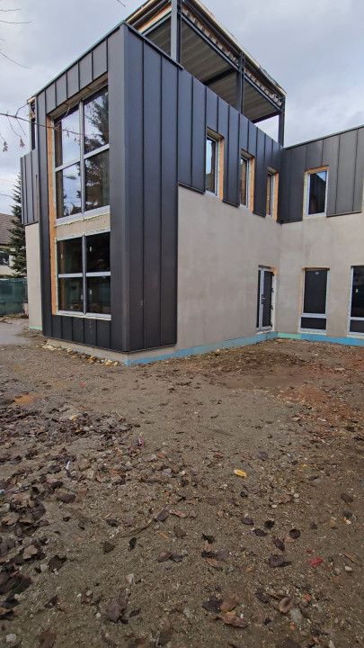 Cladire de birouri, 315mp utili, teren de 430mp, Intre Lacuri