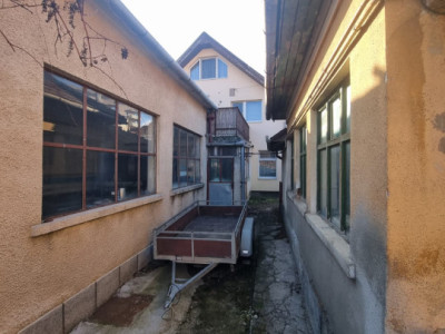 Investitie! 2 case + 1 hala, teren 374 mp, zona Auchan Iris