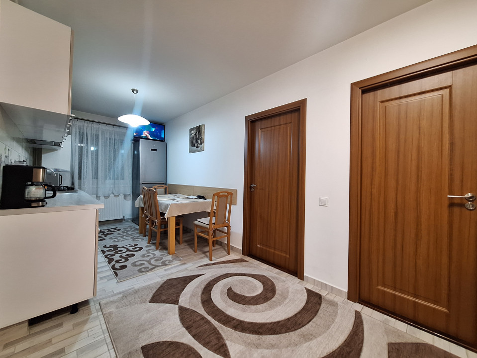 Apartament decomandat, 56 mp, balcon, zona Eroilor