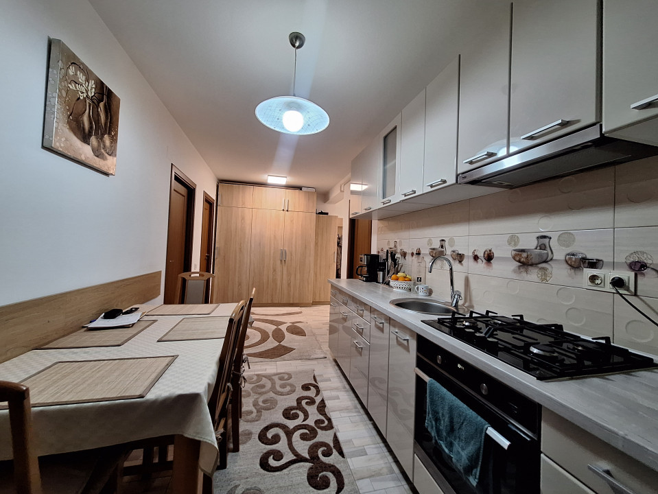 Apartament decomandat, 56 mp, balcon, zona Eroilor