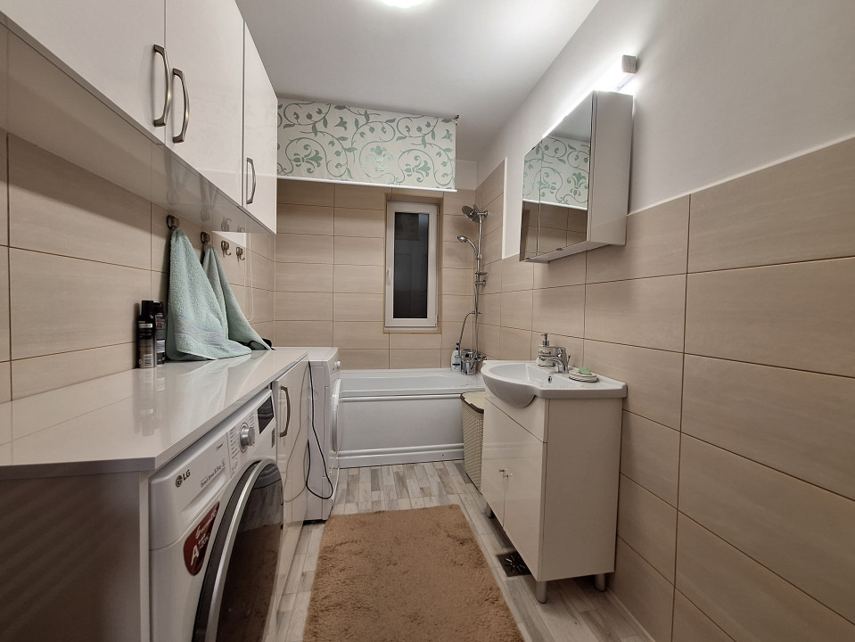 Apartament decomandat, 56 mp, balcon, zona Eroilor