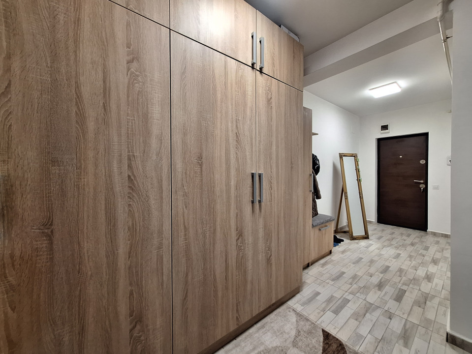 Apartament decomandat, 56 mp, balcon, zona Eroilor