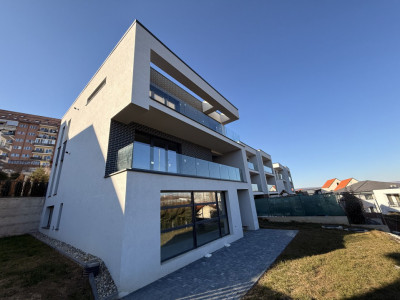 Apartament semifinisat, 160 mp utili cu teren de 350 mp, zona Campului Manastur