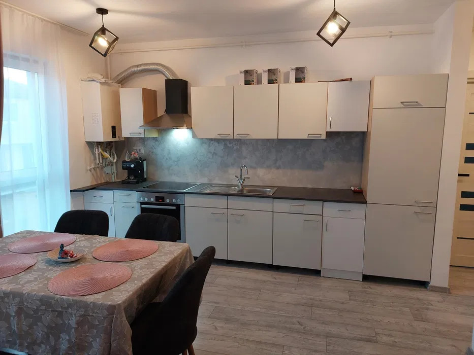 Apartament cu 2 camere, 40 mp, balcon, zona Porii