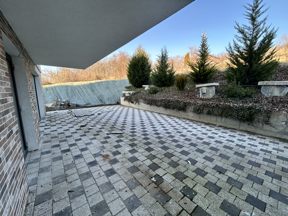 Spatiu comercial semifinisat 86 mp utili Borhanci 