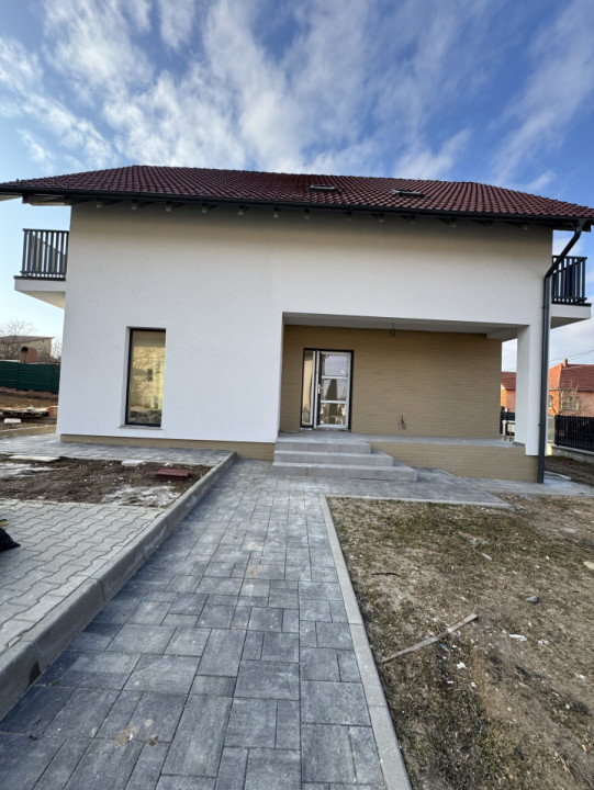 Casa Individuala, 5 camere, 120 mp, teren liber 590 mp, Chinteni