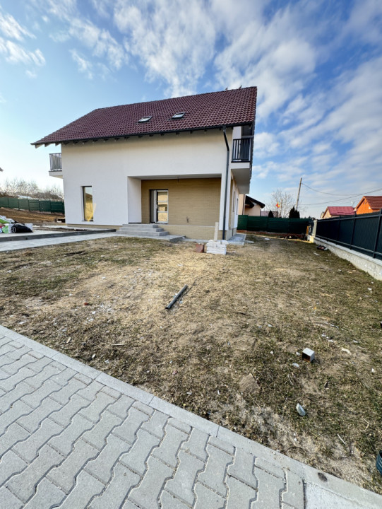 Casa Individuala, 5 camere, 120 mp, teren liber 590 mp, Chinteni