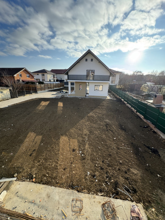 Casa Individuala, 5 camere, 120 mp, teren liber 590 mp, Chinteni