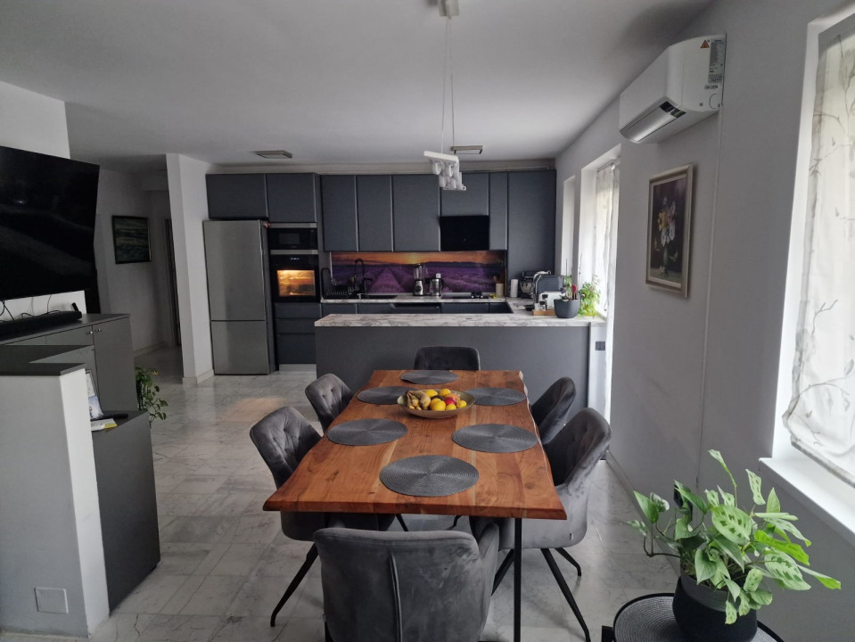Apartament cu 3 camere, 66 mp, 2 parcari, gradina, zona Terra