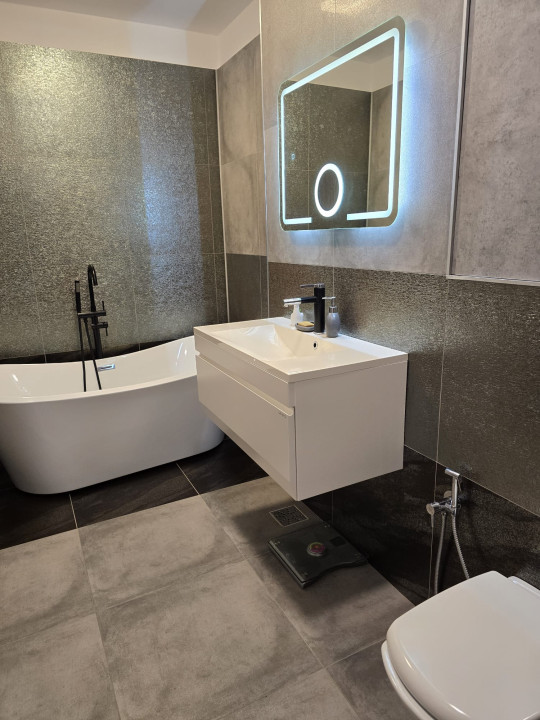 Apartament cu 3 camere, 66 mp, 2 parcari, gradina, zona Terra