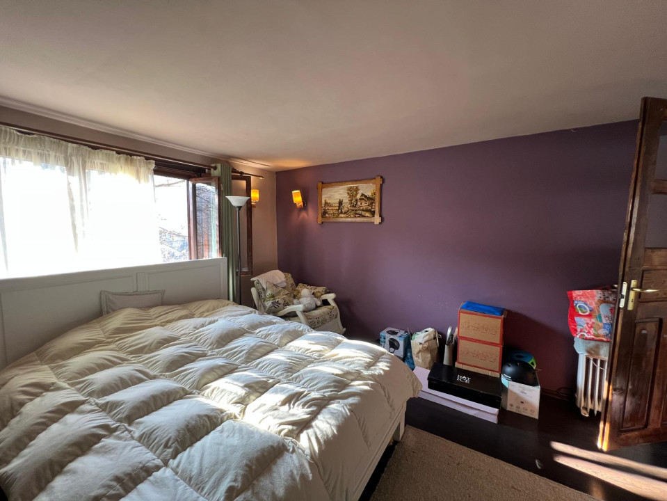 Casa individuala pe 2 nivele, 5 camere, 2 bai, teren 120 mp