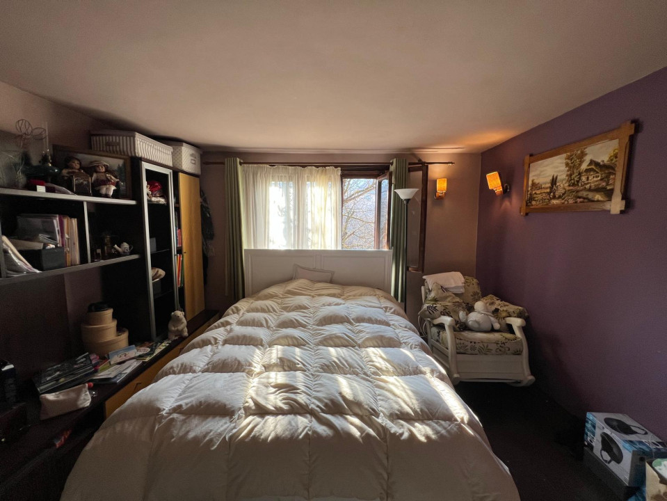 Casa individuala pe 2 nivele, 5 camere, 2 bai, teren 120 mp