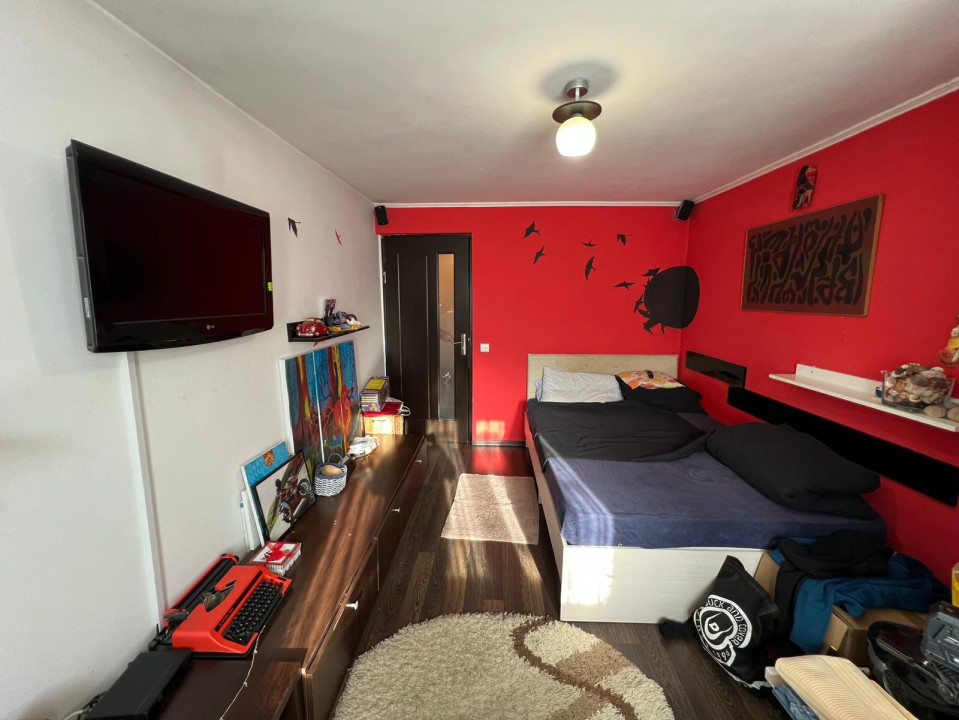 Casa individuala pe 2 nivele, 5 camere, 2 bai, teren 120 mp