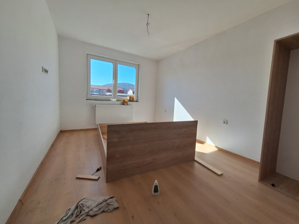 Apartament cu 3 camere, 71 mp, 2 bai, parcare, zona Eroilor