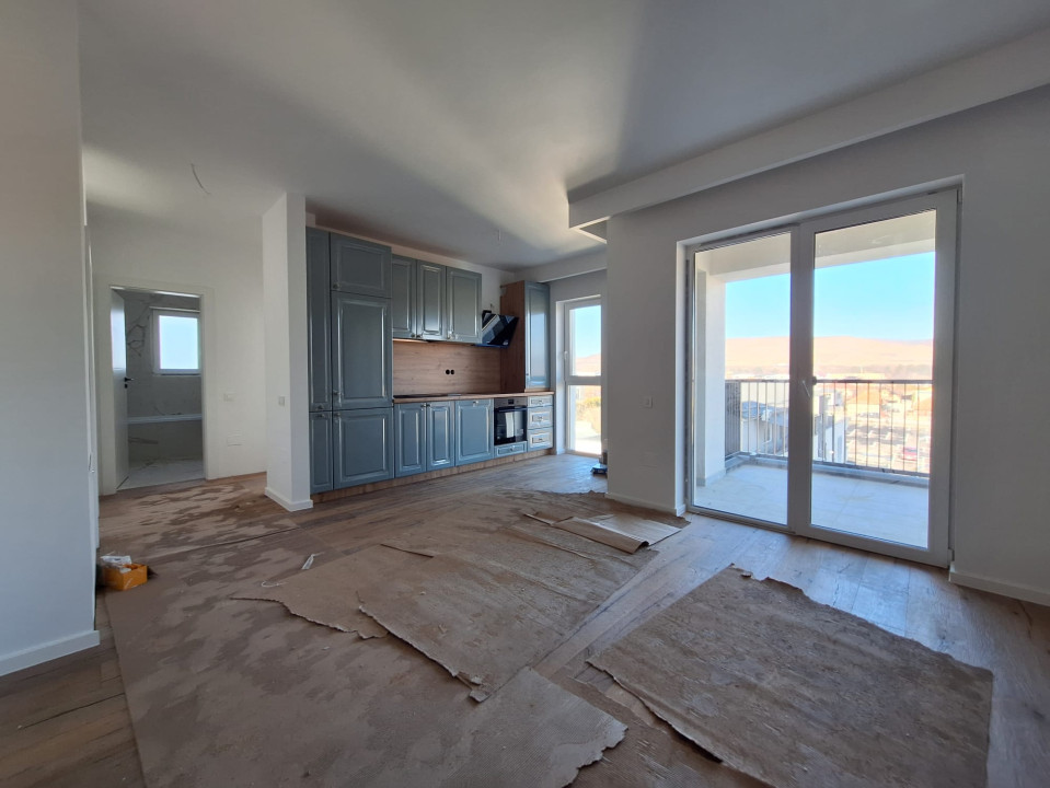 Apartament cu 3 camere, parcare, zona Oncos