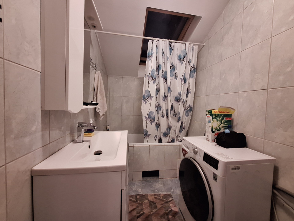 Apartament cu o camera, decomandat, parcare, zona Eroilor