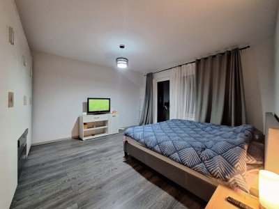 Apartament cu o camera, decomandat, parcare, zona Eroilor