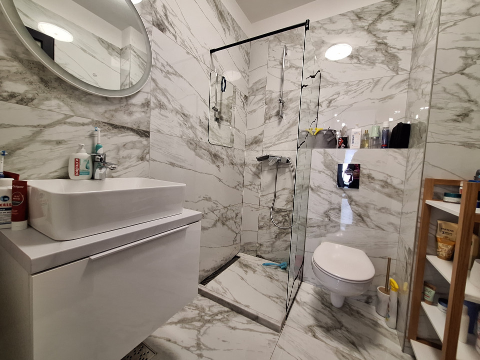 Apartament cu 2 camere, 55 mp, balcon, zona Eroilor