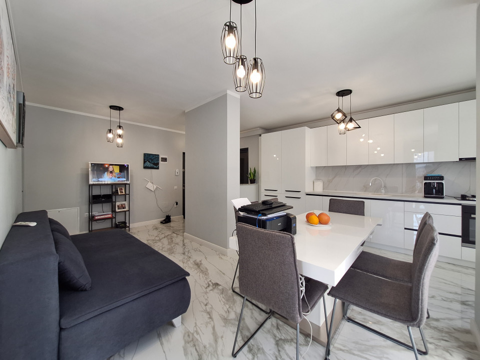 Apartament cu 2 camere, 55 mp, balcon, zona Eroilor