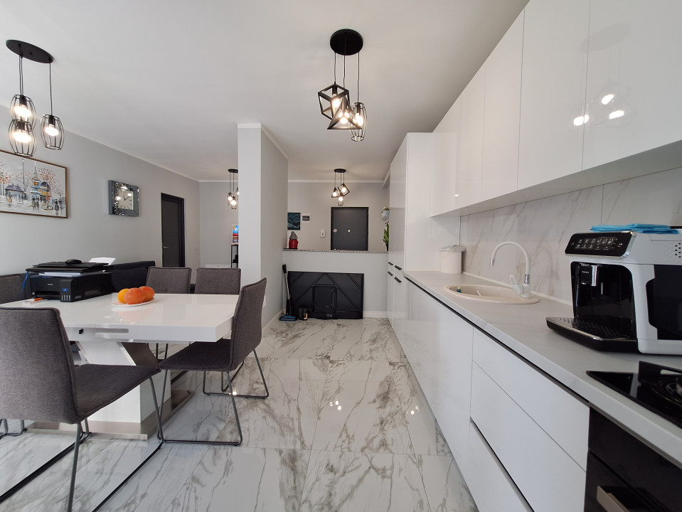 Apartament cu 2 camere, 55 mp, balcon, zona Eroilor