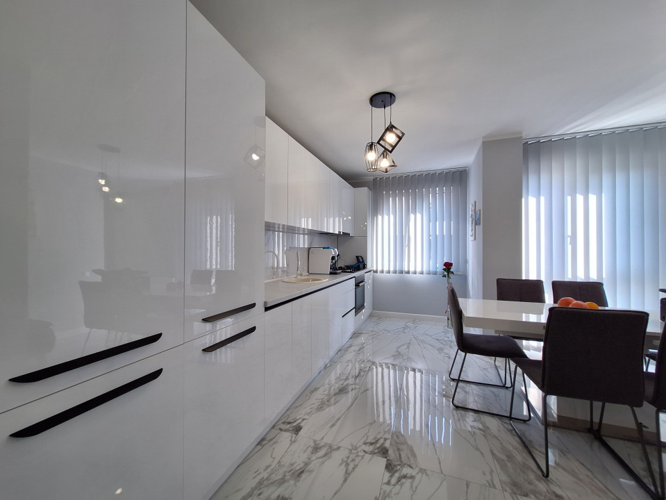 Apartament cu 2 camere, 55 mp, balcon, zona Eroilor