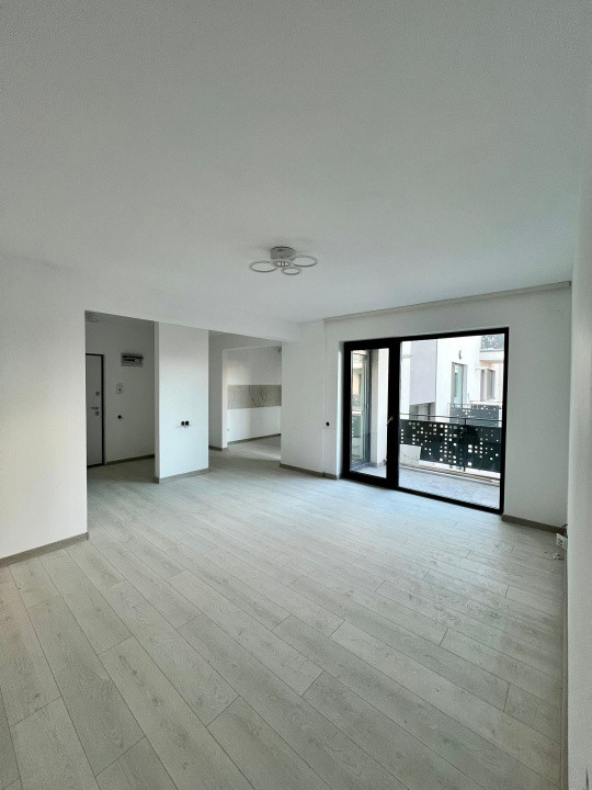 Apartament 3 camere, 70 mp utili, balcon, parcare, finisat, zona Pod IRA